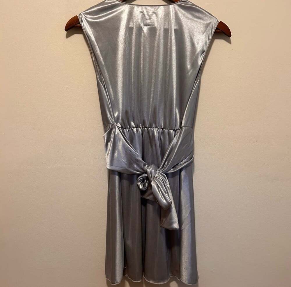 Rozae Nichols Women’s Silver Metallic Mini Dress Size M USA Vintage Y2K - Picture 3 of 4